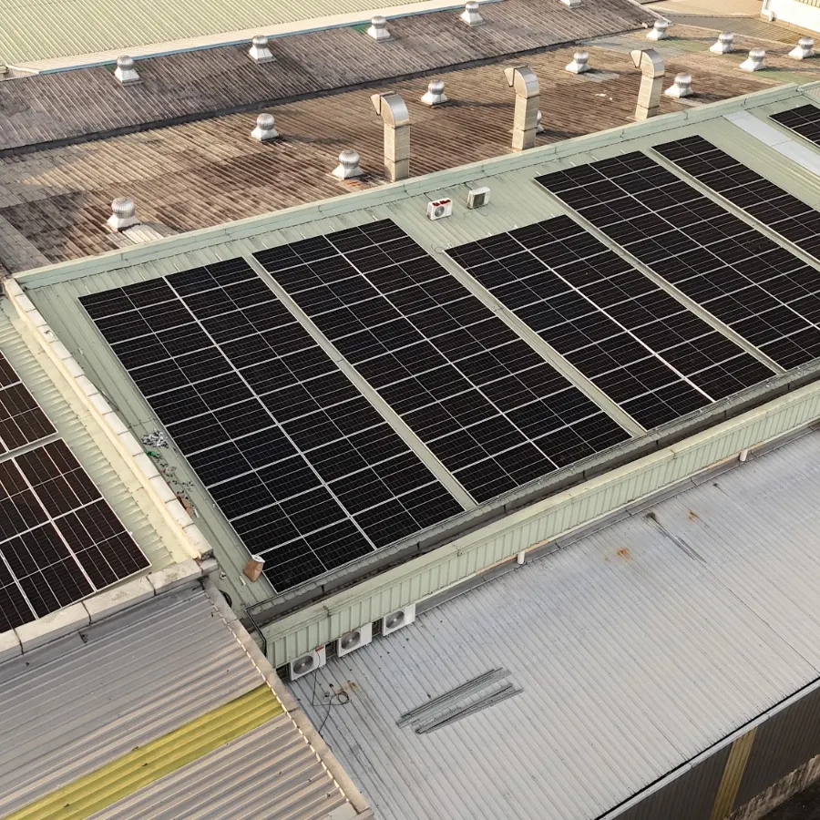 Sistem solar bumbung komersial 60.5 kWp projek Amiya Energy di Iskandar Puteri, Johor